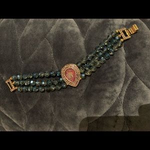 Glimmering and shiny bracelet in Montana blue with 8mm faceted glass beads